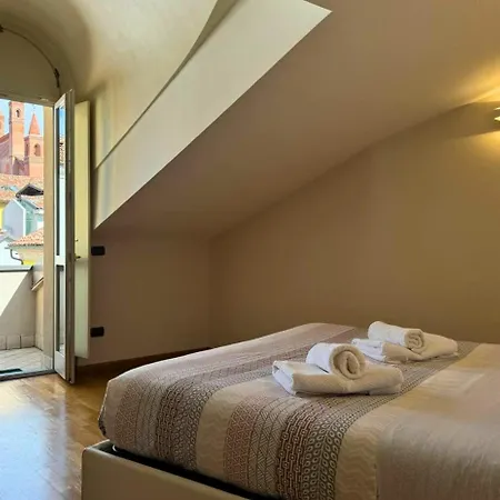 Dell'arco Semesterbostad Alba (Piedmont)